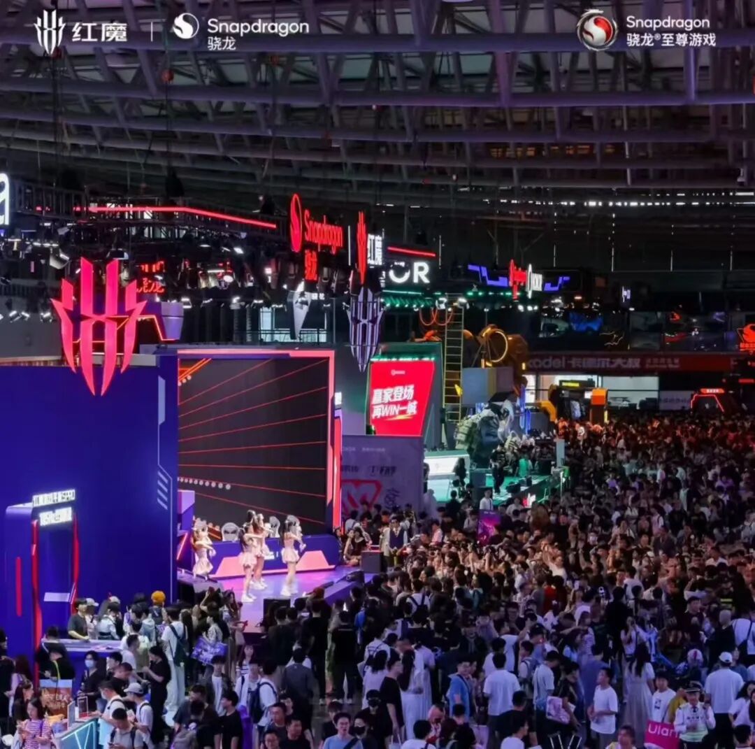 43.89万人次再创新高!第23届ChinaJoy圆满落幕:感谢有你,共赴这场“与AI同游”的盛夏之约 https://cms3.chinajoy.net/157/upload/resources/image/103526.jpg?token=Bearer eyJhbGciOiJIUzUxMiJ9.eyJpc3MiOiJlY2hpc2FuIiwic3ViIjoie1wiY2xpZW50XCI6XCJXRUJcIixcInR5cGVcIjpcIlVTRVJcIixcIm5hbWVcIjpcInVzZXIyX2FwaVwiLFwic2lnbmF0dXJlXCI6bnVsbCxcImV4cGlyZXNfaW5cIjoxODAwMDAwMH0iLCJpYXQiOjE3ODU4MzQ1ODEsImV4cCI6MTc4NTg1MjU4MX0.HoThmgOAUMt0EpWerAm8NYzl6DOy1GtDxDIOGVxXjea3HVMpGDIiP16BBotix2abTm3MiXT5hcOKdUHNC1Lp7g